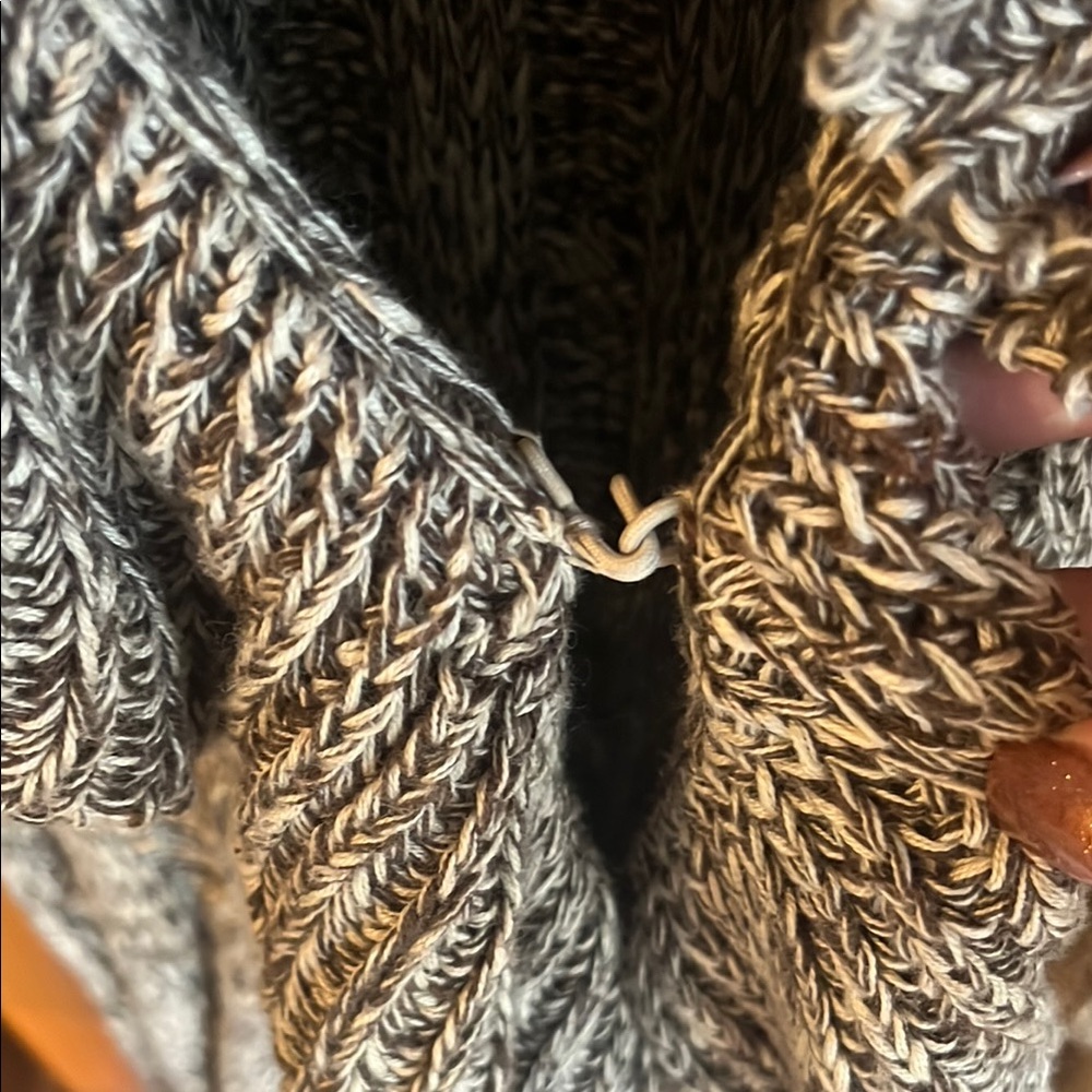 Chic Ruffled Knit Cardigan - Picture 3 of 4